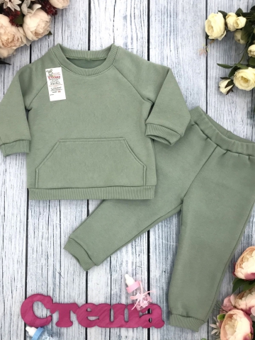 Купить оптом 297-ОЛ. Свитшот + Штаны, хлопок 65%, 35% ПЭ, 3-х нитка (начес) оливковый 80,86,92,98,104 в Златоусте